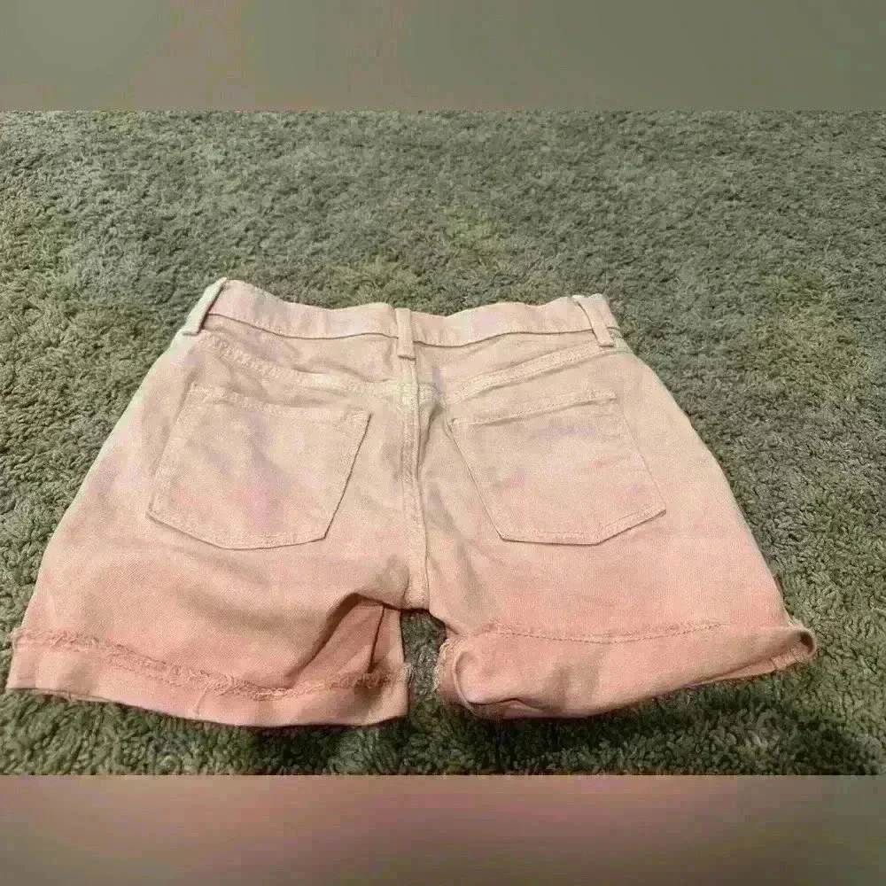 Girls Old Navy pink shorts.